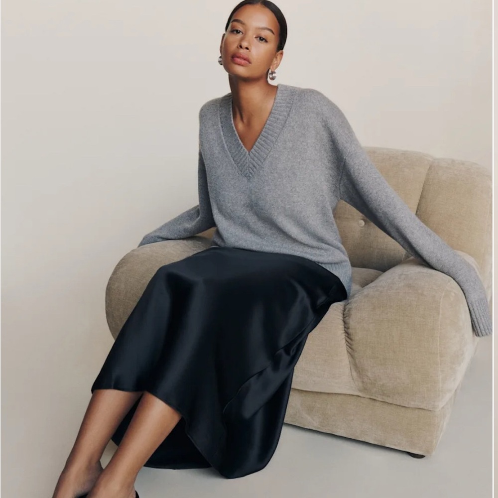 Reformation- Jadey Cashmere Oversized V-neck Sweater NWOT - Picture 4 of 8